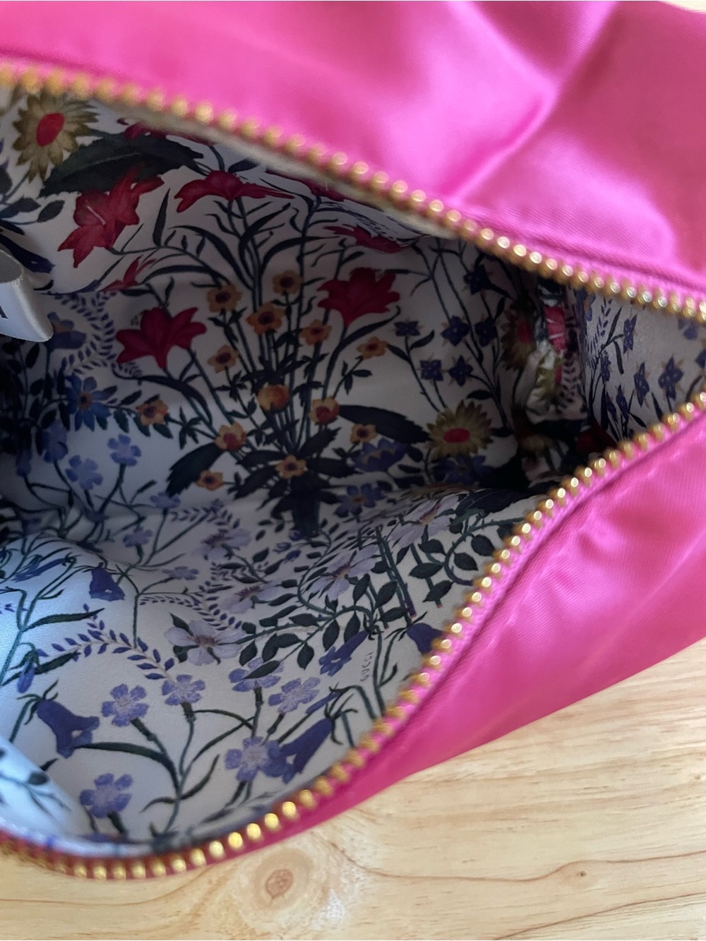 Gucci Dark Pink Bag GWP - Picture 6 of 6
